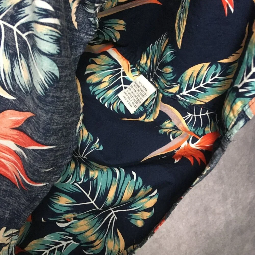 Molokai Surf Co Mens Floral Shirt size 2XL Short Sleeve Button Up Reverse‎